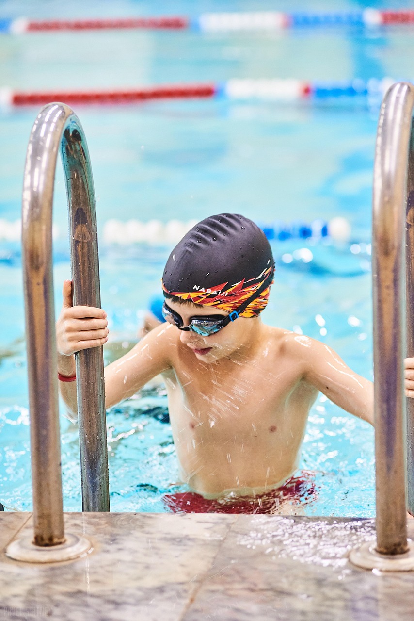 swimming-pool-7081196_1280